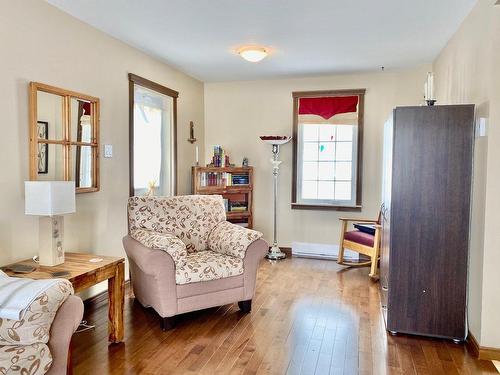 Salon - 32 Ch. De La Petite-Baie, Les Îles-De-La-Madeleine, QC - Indoor Photo Showing Living Room