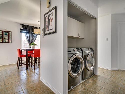 Passageway - 1638  - 1642 Rue D'Aquitaine, Terrebonne (Lachenaie), QC - Indoor Photo Showing Laundry Room