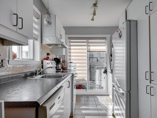 Kitchen - 1638  - 1642 Rue D'Aquitaine, Terrebonne (Lachenaie), QC - Indoor Photo Showing Kitchen With Double Sink