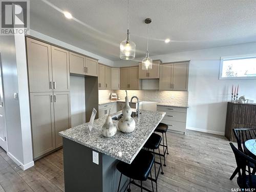35 5601 Parliament Avenue, Regina, SK - Indoor Photo Showing Kitchen With Upgraded Kitchen