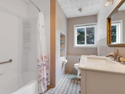 Salle de bains - 10665 Rue Des Prairies, Montréal (Ahuntsic-Cartierville), QC - Indoor Photo Showing Bathroom