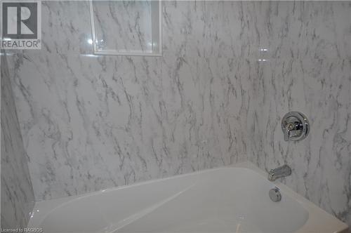 4 piece bath - 1685 9Th Avenue E Unit# 7, Owen Sound, ON - Indoor Photo Showing Bathroom