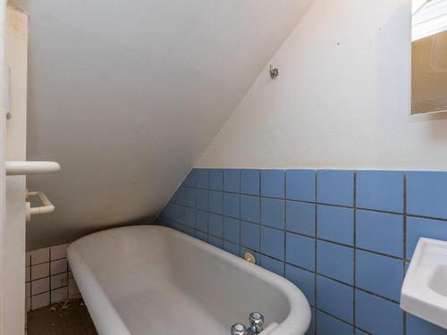Bathroom - 2092  - 2094 Rue Atateken, Montréal (Ville-Marie), QC - Indoor Photo Showing Bathroom