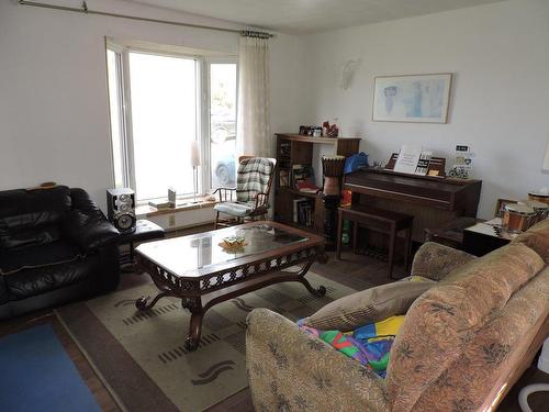 Chambre Ã Â coucher - 202  - 204 41E Rue, Notre-Dame-Des-Pins, QC - Indoor Photo Showing Living Room