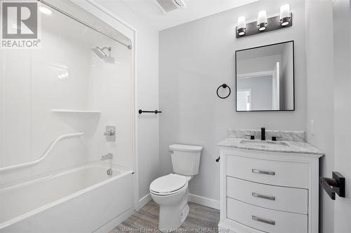 1500 Ouellette Unit# 404, Windsor, ON - Indoor Photo Showing Bathroom