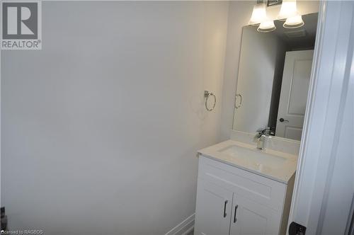 2 piece bath - 1685 9Th Avenue E Unit# 1, Owen Sound, ON - Indoor Photo Showing Bathroom