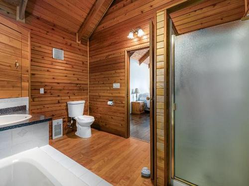 2060 Moha Road, Lillooet, BC - Indoor Photo Showing Bathroom