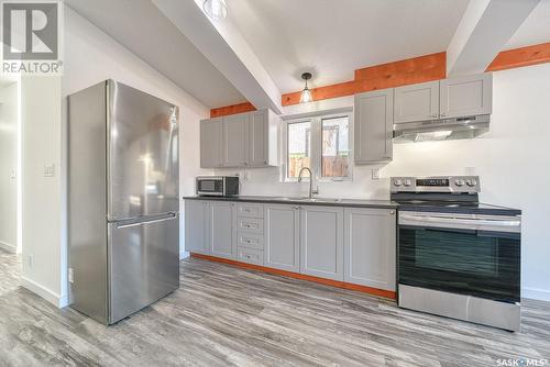 1065 Queen Street, Regina, SK - Indoor Photo Showing Kitchen