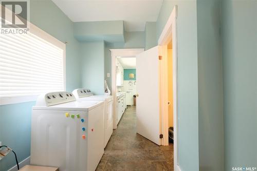 216 6Th Avenue W, Rosetown, SK - Indoor Photo Showing Laundry Room