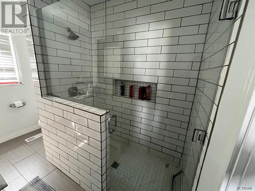 210 Main St, Smooth Rock Falls, ON - Indoor Photo Showing Bathroom