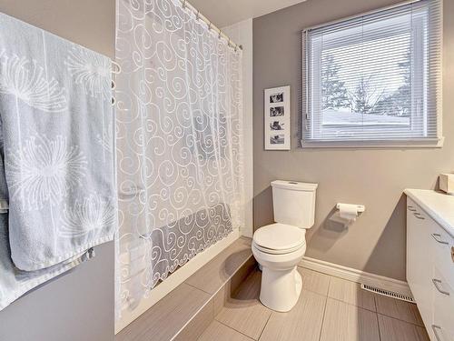 Bathroom - 828 Av. Du Brabant, Québec (Sainte-Foy/Sillery/Cap-Rouge), QC - Indoor Photo Showing Bathroom