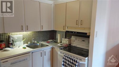 373 Laurier Avenue E Unit#402, Ottawa, ON - Indoor Photo Showing Kitchen