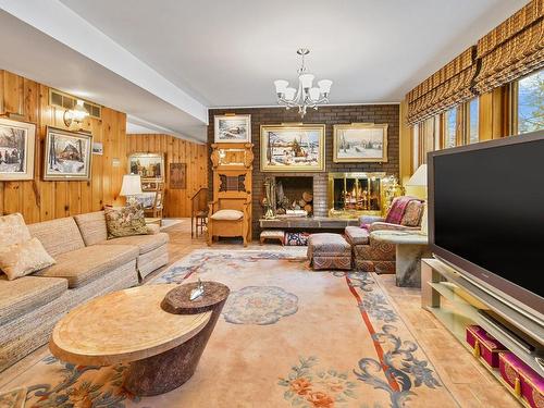 Salle familiale - 266 Boul. De Montrose, Saint-Lambert, QC - Indoor Photo Showing Living Room With Fireplace