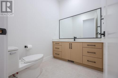 3304 Evergreen Drive, Penticton, BC - Indoor Photo Showing Bathroom