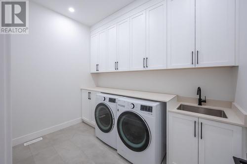3304 Evergreen Drive, Penticton, BC - Indoor Photo Showing Laundry Room