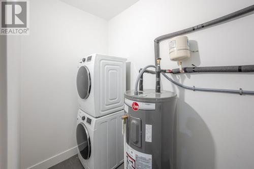 3304 Evergreen Drive, Penticton, BC - Indoor Photo Showing Laundry Room