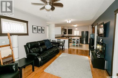 601 Alberta Avenue, Kerrobert, SK - Indoor Photo Showing Living Room