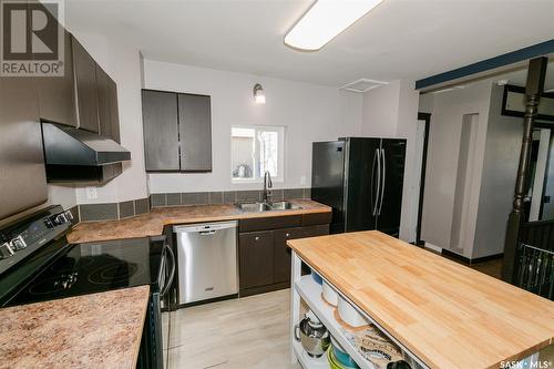 601 Alberta Avenue, Kerrobert, SK - Indoor Photo Showing Kitchen With Double Sink