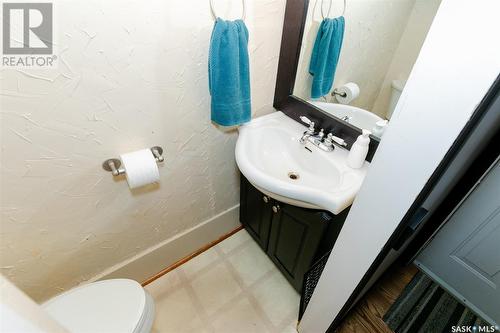 601 Alberta Avenue, Kerrobert, SK - Indoor Photo Showing Bathroom