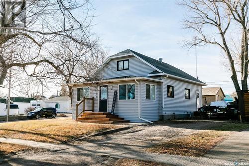 601 Alberta Avenue, Kerrobert, SK - Outdoor With Facade