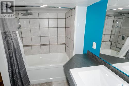 601 Alberta Avenue, Kerrobert, SK - Indoor Photo Showing Bathroom