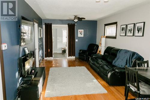 601 Alberta Avenue, Kerrobert, SK - Indoor Photo Showing Living Room