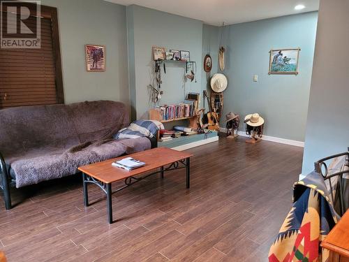 846 Okanagan Ave, Chase, BC - Indoor Photo Showing Living Room