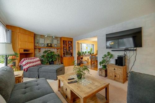 50 Cariboo Drive, Elkford, BC - Indoor Photo Showing Living Room