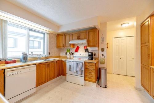 50 Cariboo Drive, Elkford, BC - Indoor Photo Showing Kitchen