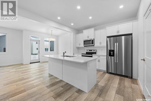5409 Nicholson Avenue, Regina, SK - Indoor Photo Showing Kitchen With Stainless Steel Kitchen With Upgraded Kitchen