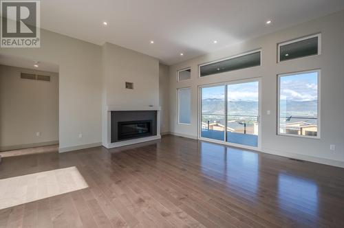 1134 Elk Street, Penticton, BC - Indoor Photo Showing Living Room With Fireplace