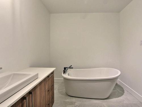 Salle de bains - 11426 Av. L'Archevêque, Montréal (Montréal-Nord), QC - Indoor Photo Showing Bathroom