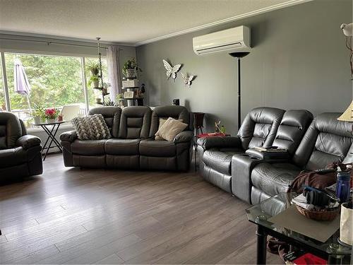 535 Duncan Crescent, Swan River, MB - Indoor Photo Showing Living Room
