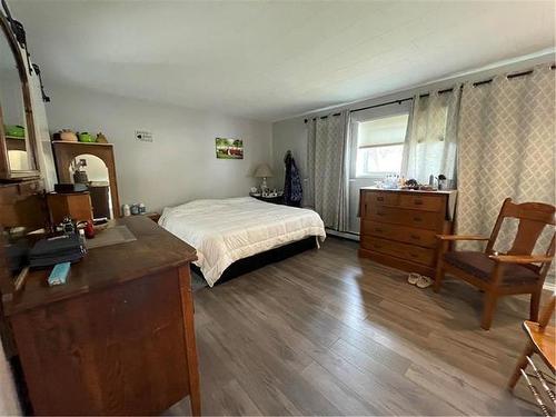 535 Duncan Crescent, Swan River, MB - Indoor Photo Showing Bedroom