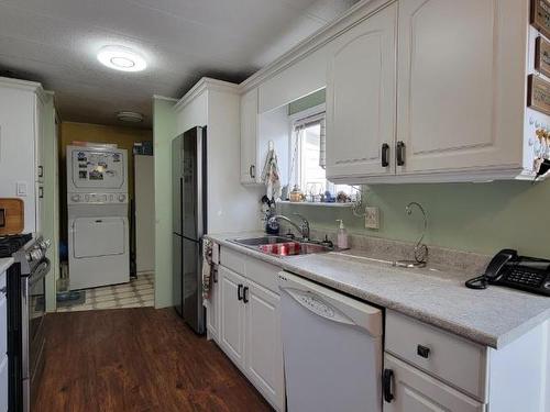 4001 Shuswap Rd, Kamloops, BC - Indoor Photo Showing Kitchen With Double Sink