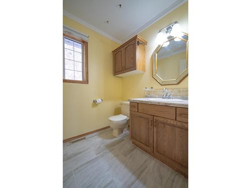 1205 Fox Tree Road, Creston, BC - Indoor Photo Showing Bathroom