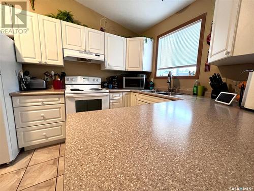 391 2Nd Street W, Glaslyn, SK - Indoor Photo Showing Kitchen With Double Sink
