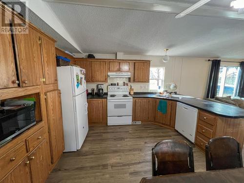 5796 Sinclair Street, Edgewater, BC - Indoor Photo Showing Kitchen With Double Sink