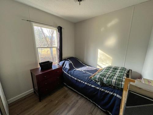 5796 Sinclair Street, Edgewater, BC - Indoor Photo Showing Bedroom