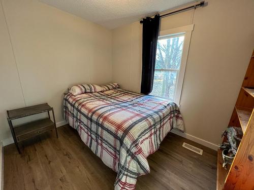 5796 Sinclair Street, Edgewater, BC - Indoor Photo Showing Bedroom