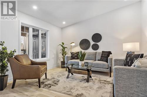 U5-2.0 (110) Water Street, Cornwall, ON - Indoor Photo Showing Living Room