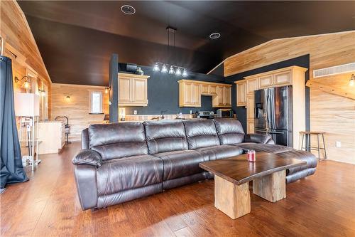 4006 Queen Street, Nanticoke, ON - Indoor Photo Showing Living Room