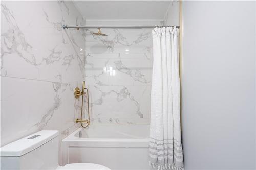 4006 Queen Street, Nanticoke, ON - Indoor Photo Showing Bathroom