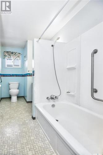 2815 1St Avenue W, Prince Albert, SK - Indoor Photo Showing Bathroom
