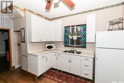 647 Saskatchewan Avenue, Kerrobert, SK - Indoor Photo Showing Kitchen With Double Sink