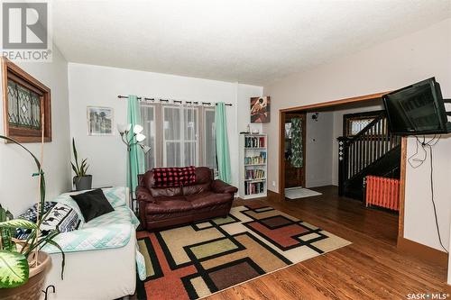 647 Saskatchewan Avenue, Kerrobert, SK - Indoor Photo Showing Living Room