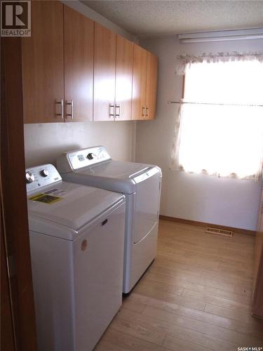 201 8Th Street W, Leader, SK - Indoor Photo Showing Laundry Room