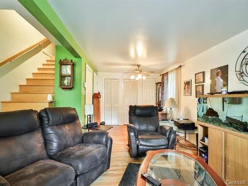 Salon - 339Z  - 343Z Route Des Cantons, Saint-Émile-De-Suffolk, QC - Indoor Photo Showing Living Room