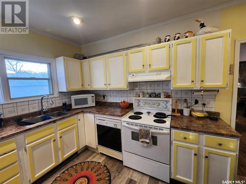 317 3Rd Street, Chaplin, SK - Indoor Photo Showing Kitchen With Double Sink