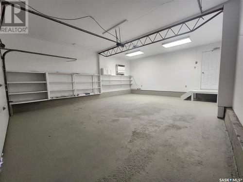 601 Centre Street, Assiniboia, SK - Indoor Photo Showing Garage